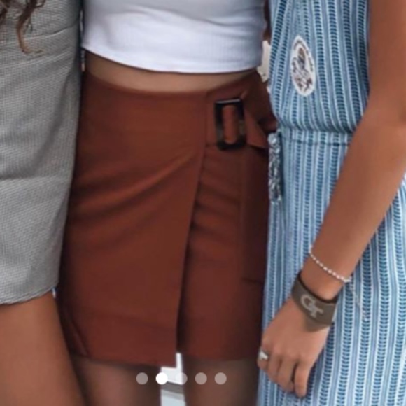 ASOS DESIGN wrap mini skirt with horn buckle - Picture 2 of 3